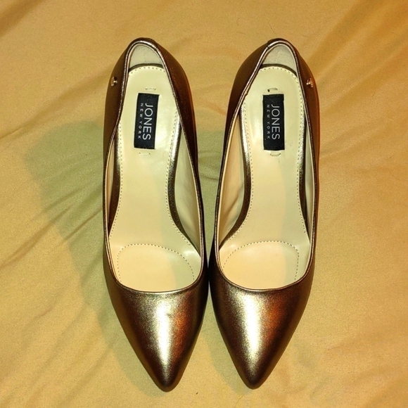 JONES New York "Cali" Champagne Gold Leather Pumps Size 8 1/2 - Picture 2 of 11